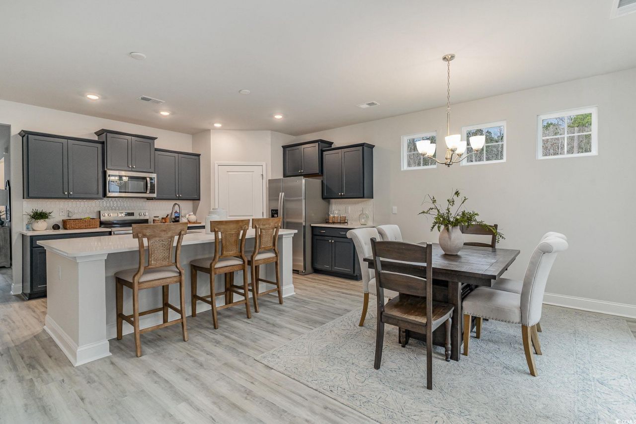 255 Konik St. Photo 6