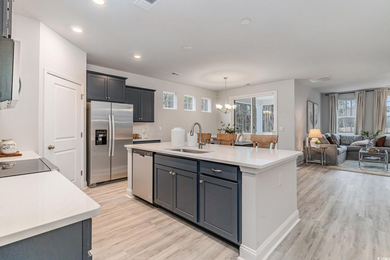 255 Konik St. Photo 7