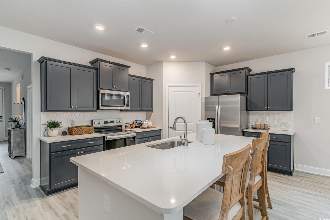 255 Konik St. Photo 8