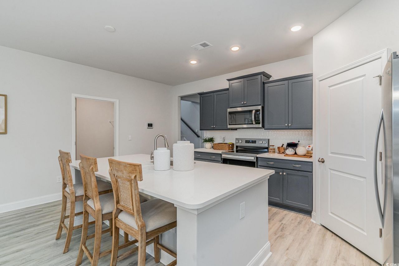 255 Konik St. Photo 9