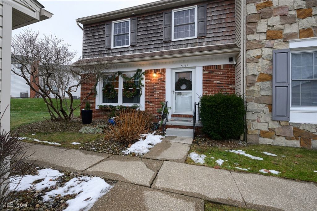 536 Austin Drive, Barberton, OH 44203 Main Photo