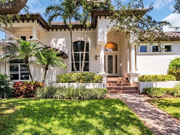 1089 CORDOVA BOULEVARD NE, ST PETERSBURG, FL 33704