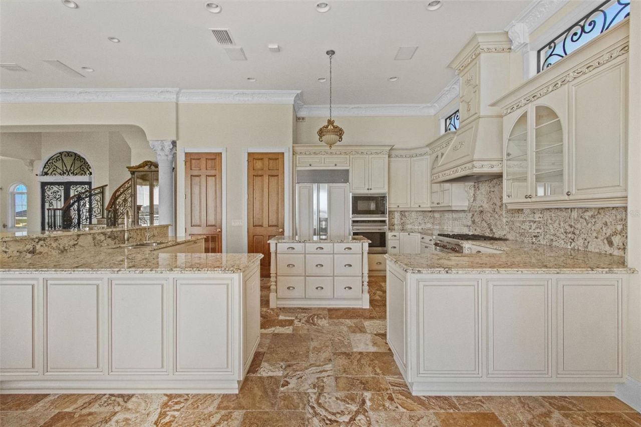 4107 Causeway Vista Drive, Tampa, FL 33615 Photo