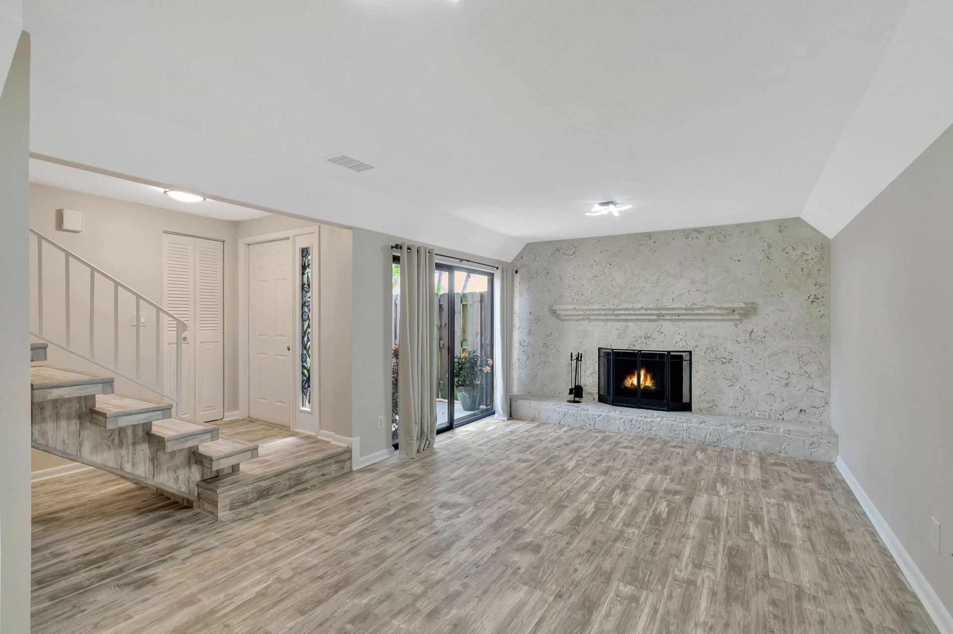 3530 E Gardens East Drive E, Unit B, Palm Beach Gardens, FL 33410 Photo