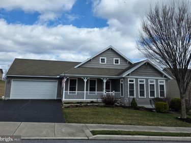 854 CAMBRIDGE DRIVE, MANHEIM, PA 17545