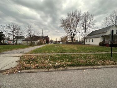 416 13th Street, Elyria, OH 44035