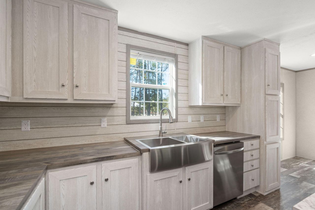 321 Marion Road Photo 16