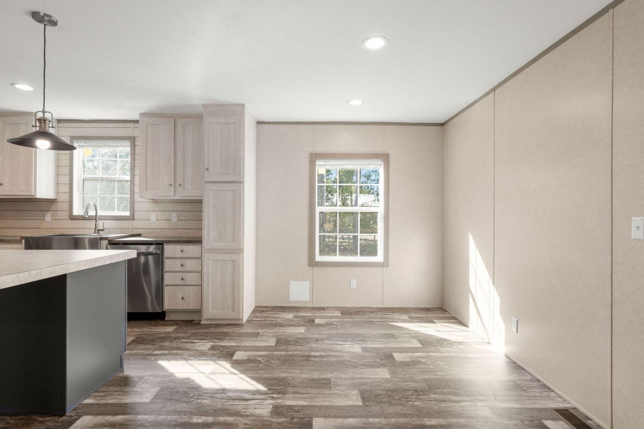 321 Marion Road Photo 18