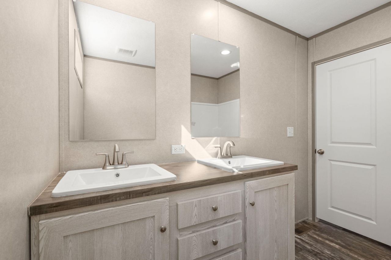 321 Marion Road Photo 31