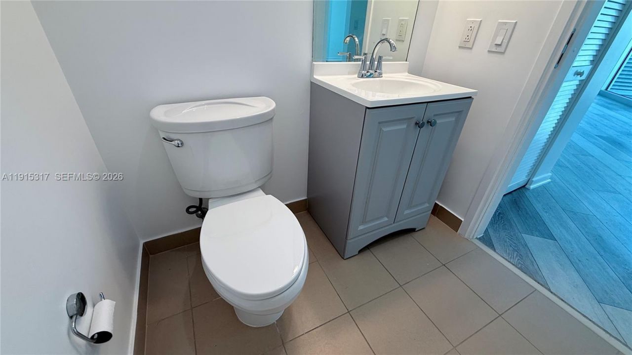 300 S Biscayne Blvd, Unit T-2407, Miami, FL 33131 Photo