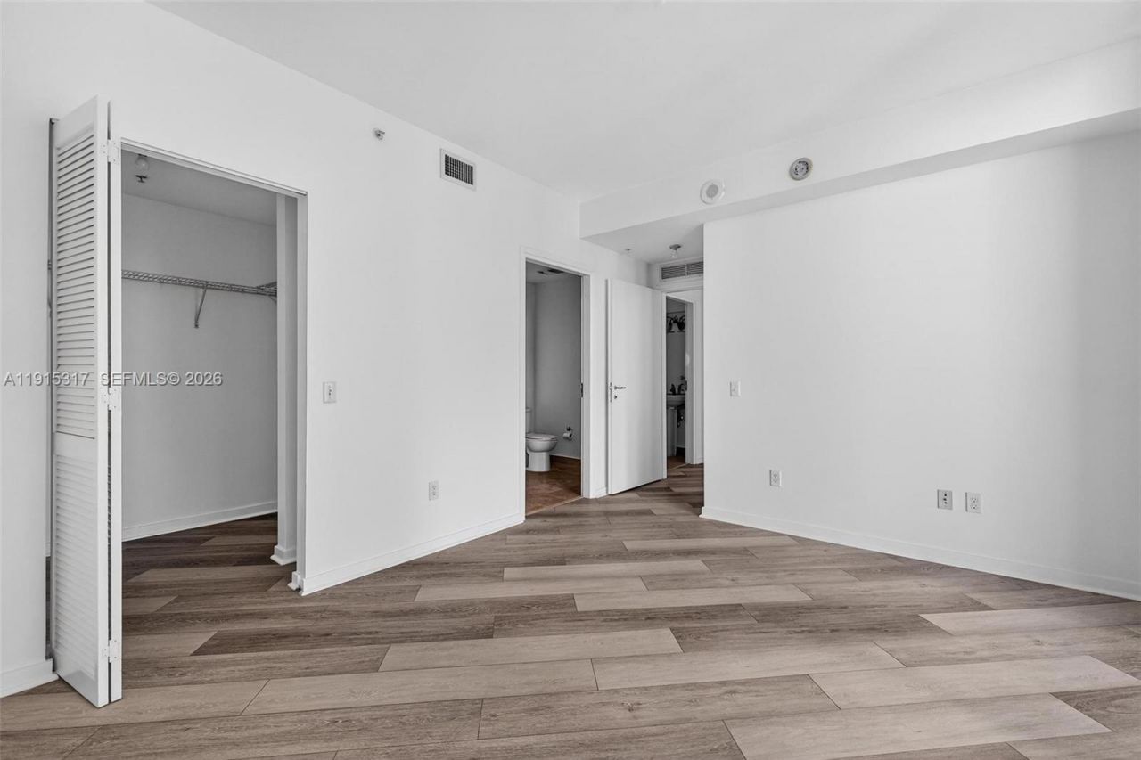 300 S Biscayne Blvd, Unit T-2407, Miami, FL 33131 Photo