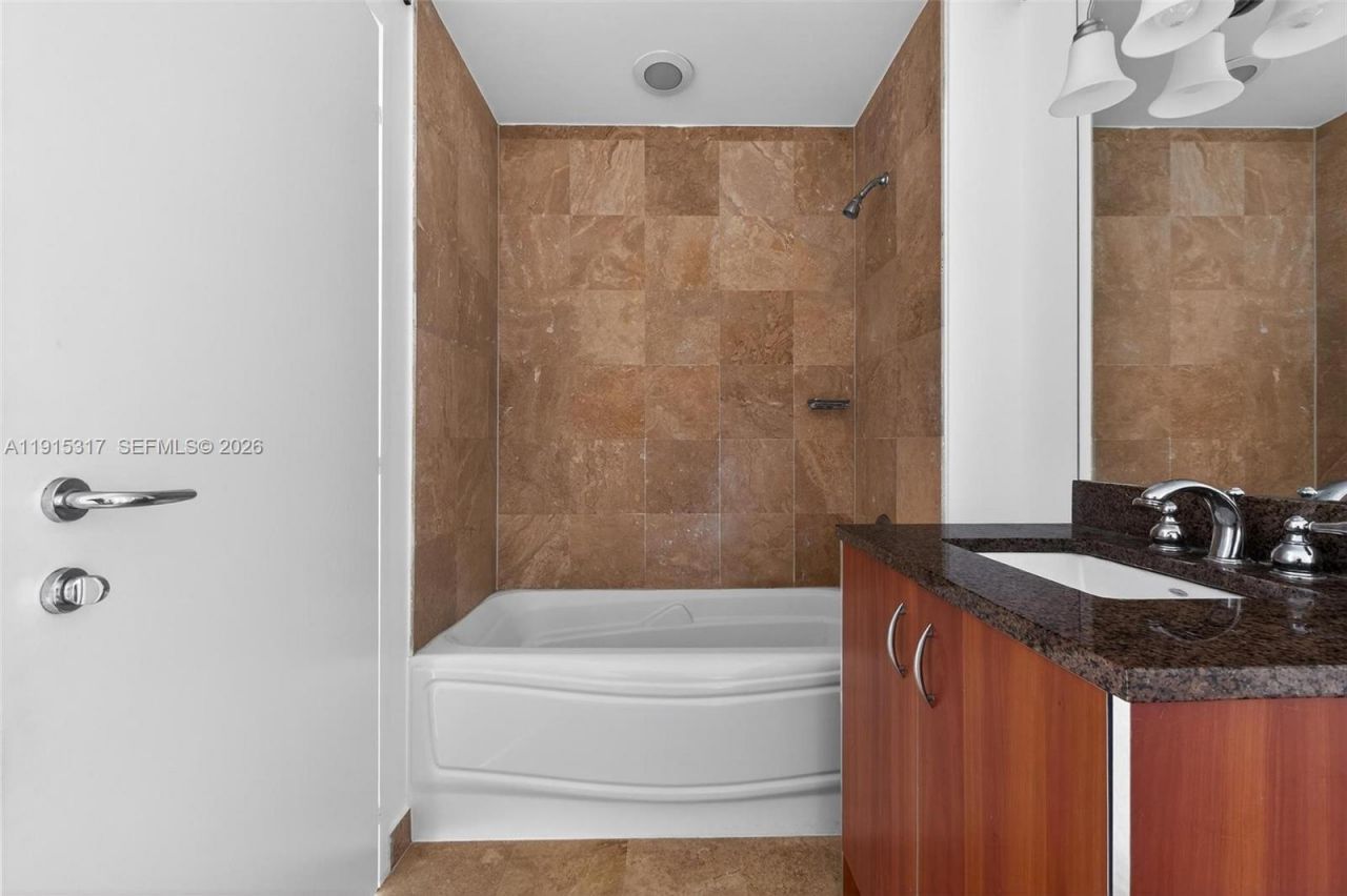 300 S Biscayne Blvd, Unit T-2407, Miami, FL 33131 Photo