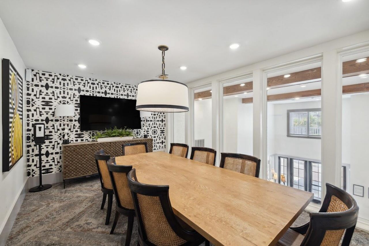 1109 Giddings Way Photo 5