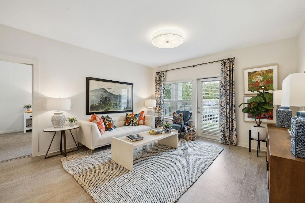 1109 Giddings Way Photo 9