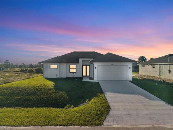 1024 Halby AVE S, LEHIGH ACRES, FL 33974