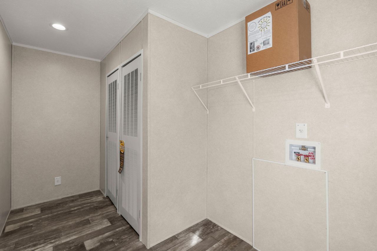 313 Marion Road Photo 12