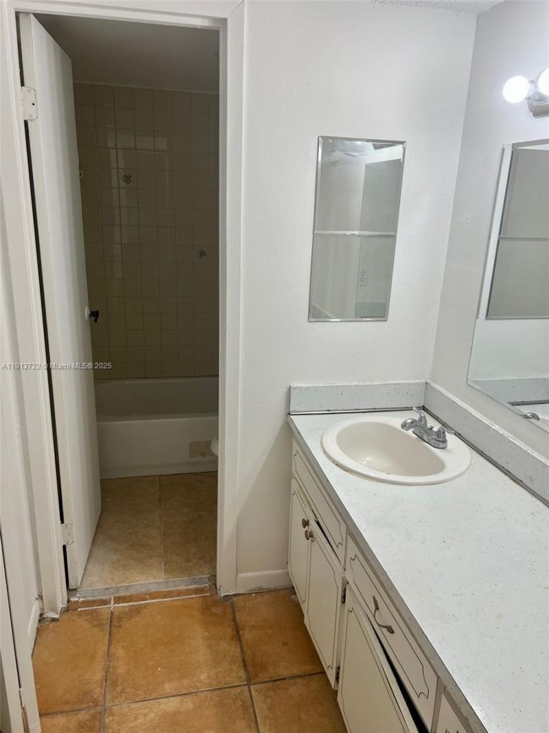 1752 NW 55th Ave, Unit 102, Lauderhill, FL 33313 Photo