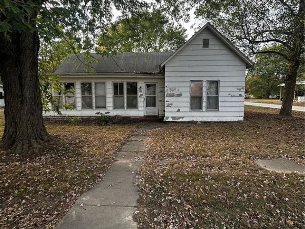 106 Locust Street, Coffeen, IL 62017