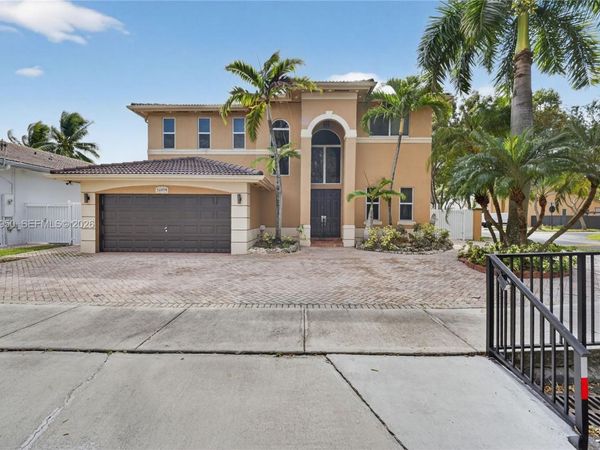 16074 SW 62nd St, Miami, FL 33193