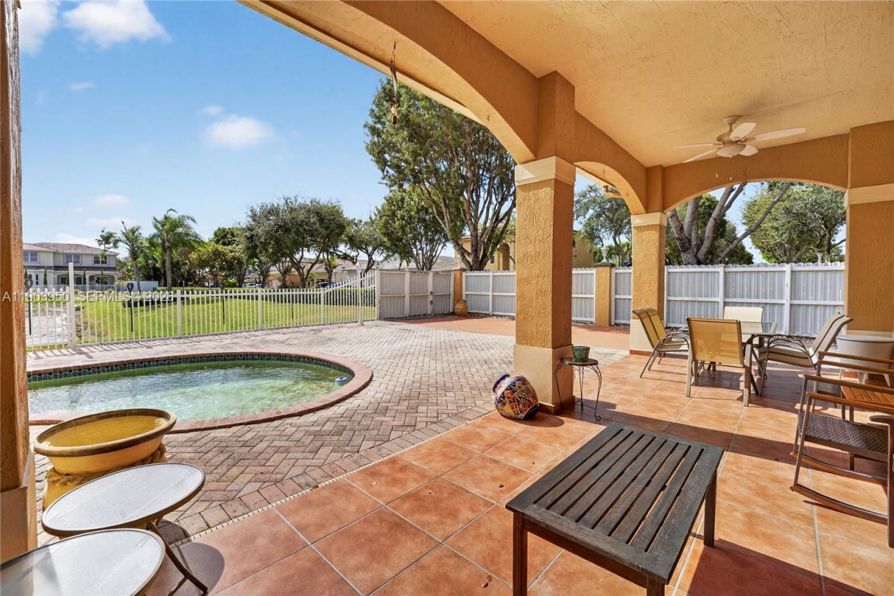 16074 SW 62nd St, Miami, FL 33193 Photo