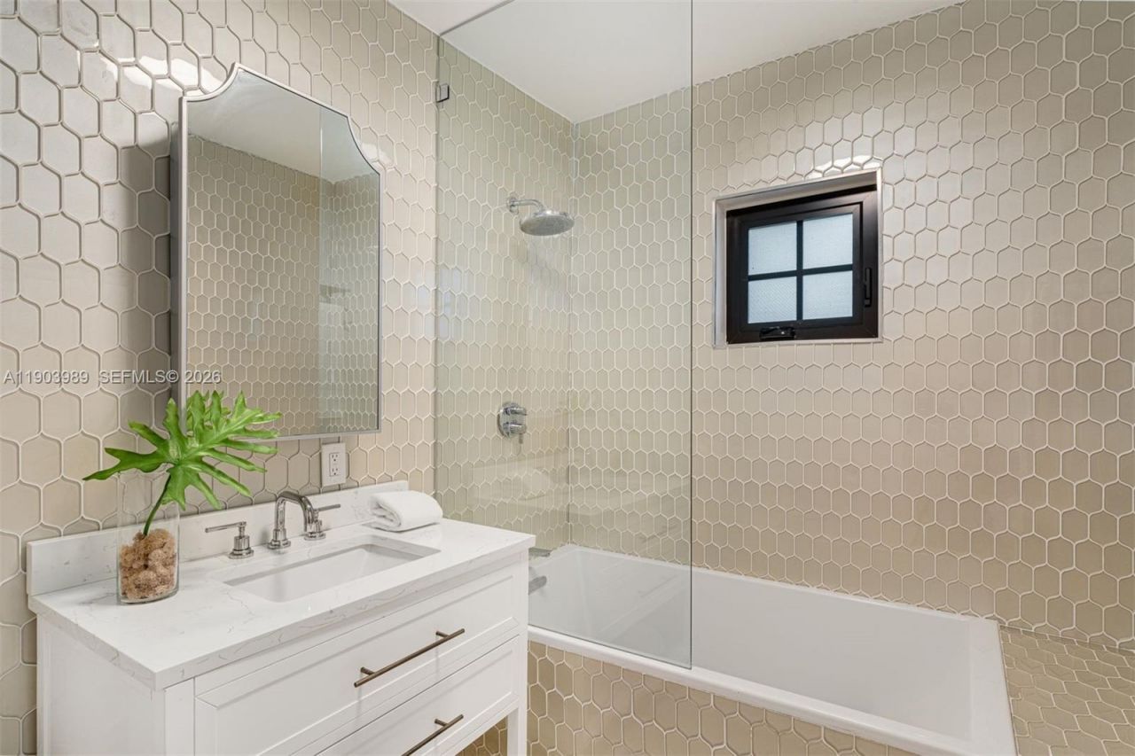 2530 Andros Ave, Miami, FL 33133 Photo