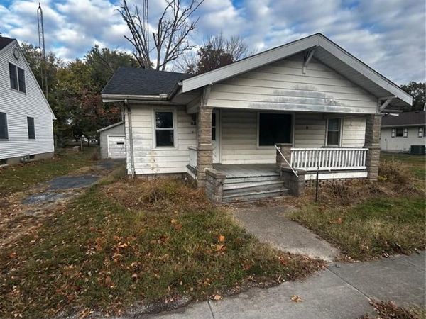 207 N Prairie Street, Raymond, IL 62560