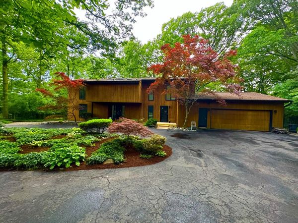 28485 S Harwich Court, Farmington Hills, MI 48334