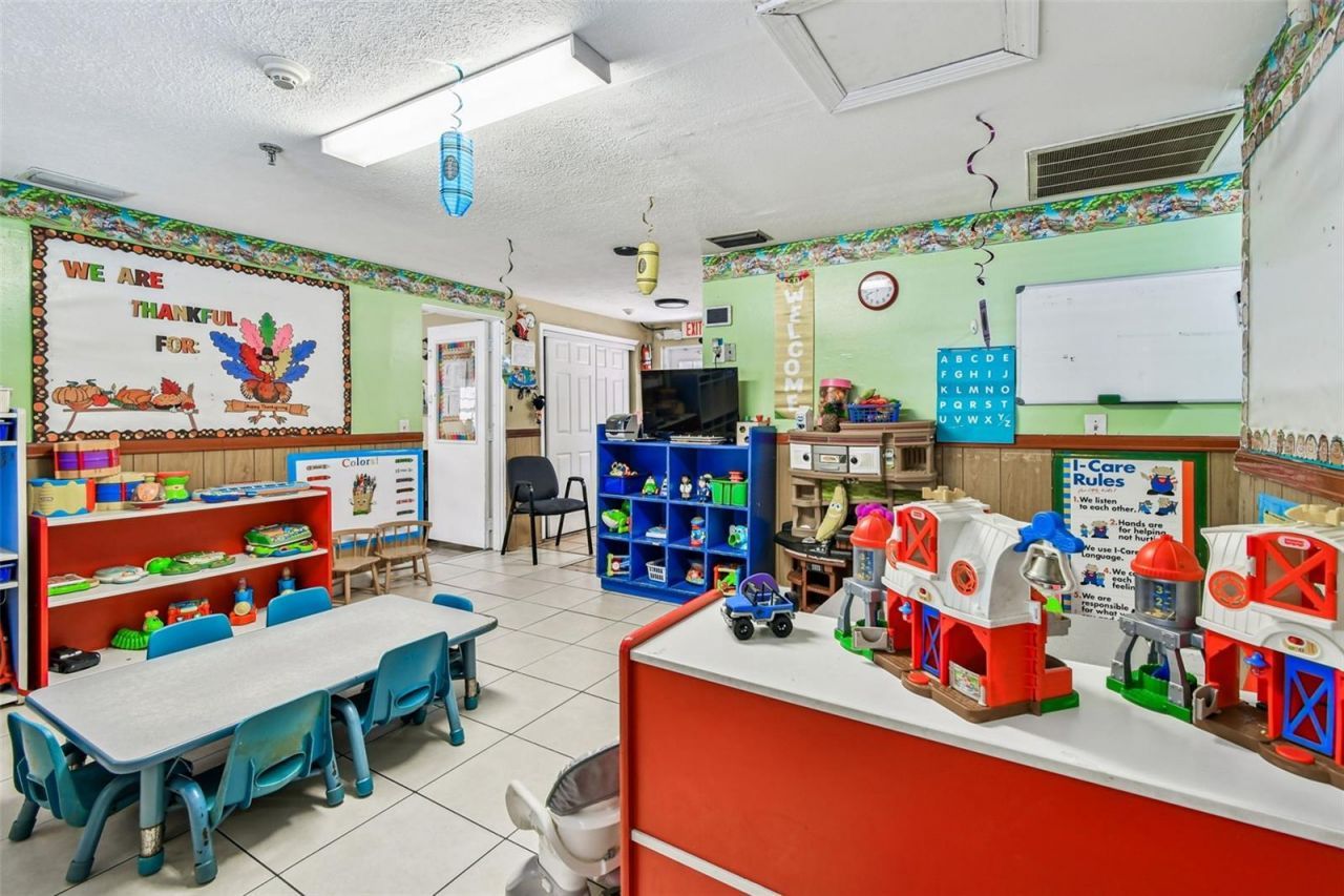 9912 N Myrtle Street, Tampa, FL 33617 Photo