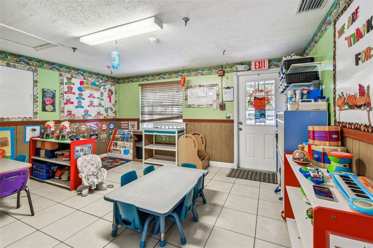 9912 N Myrtle Street, Tampa, FL 33617 Photo