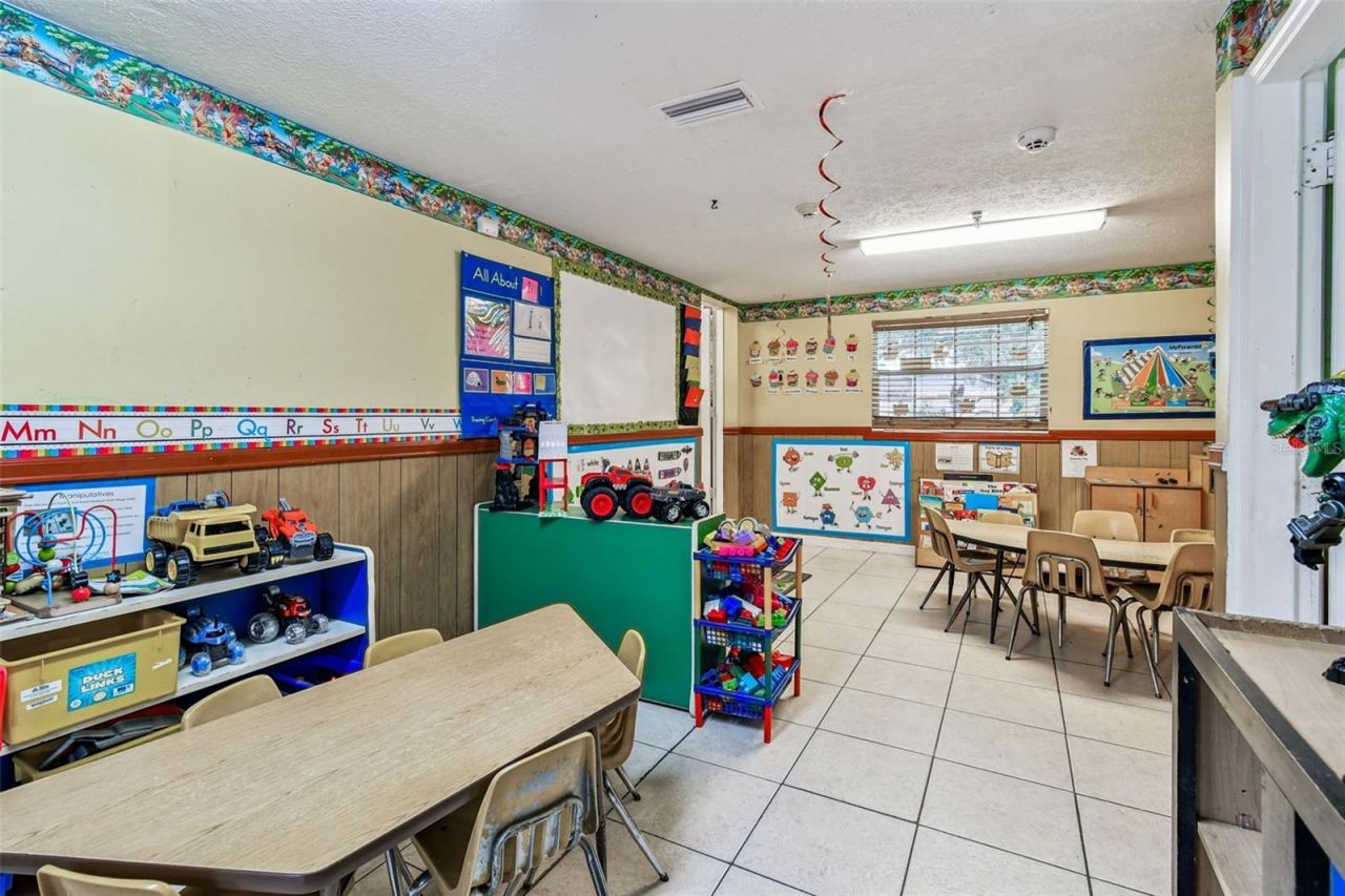 9912 N Myrtle Street, Tampa, FL 33617 Photo