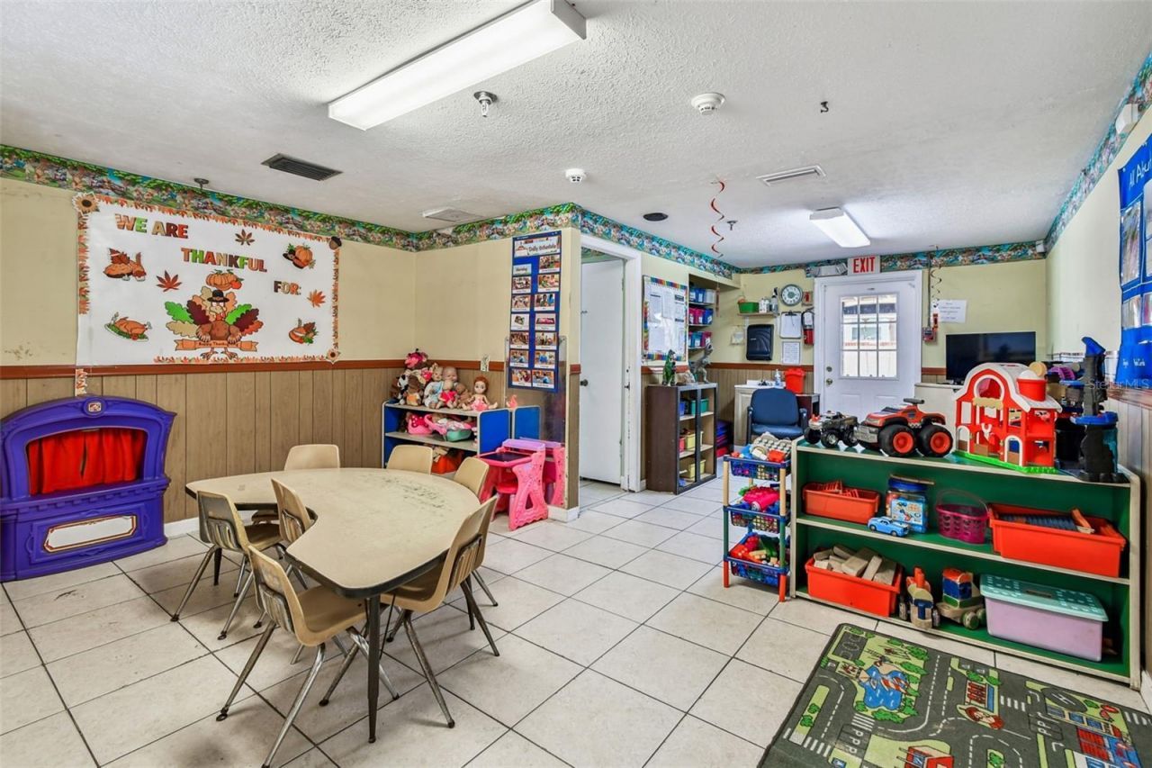 9912 N Myrtle Street, Tampa, FL 33617 Photo