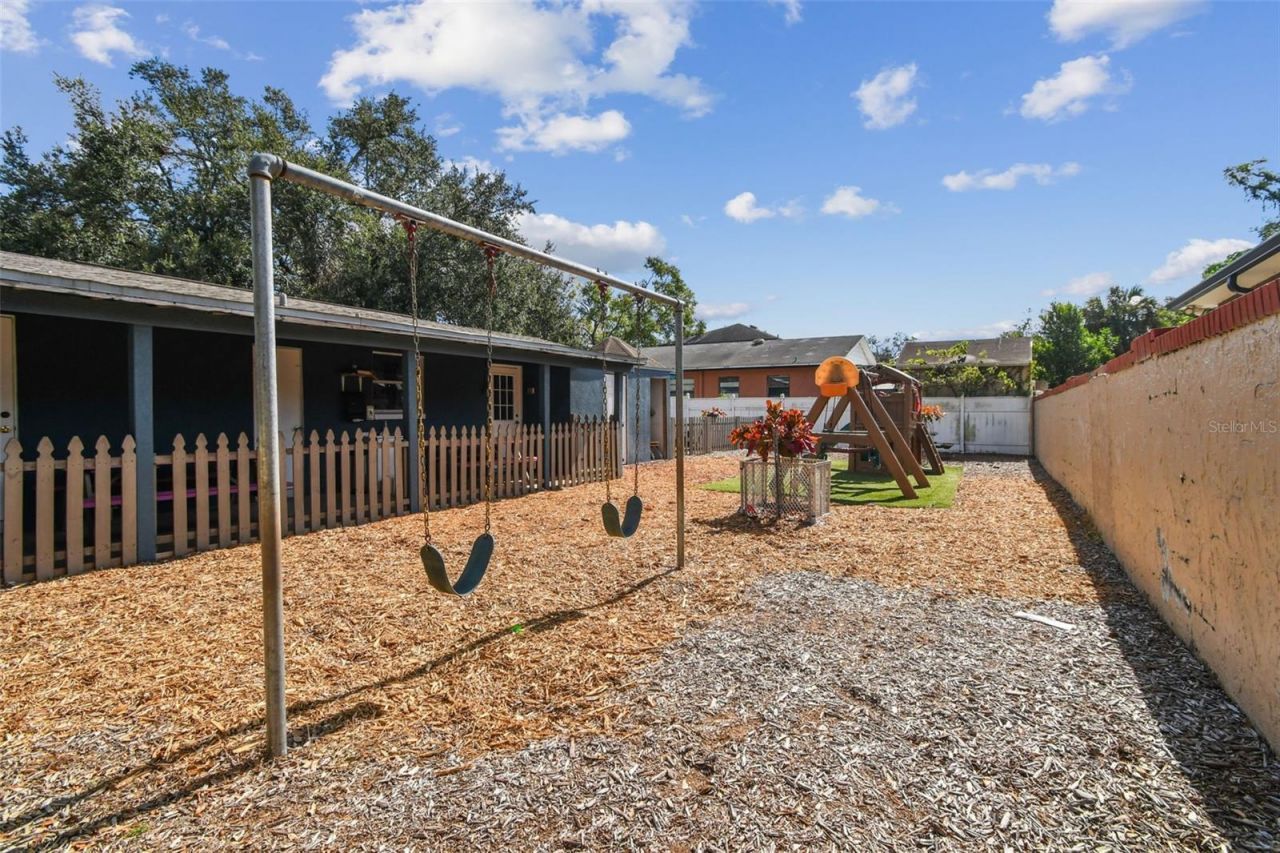 9912 N Myrtle Street, Tampa, FL 33617 Photo