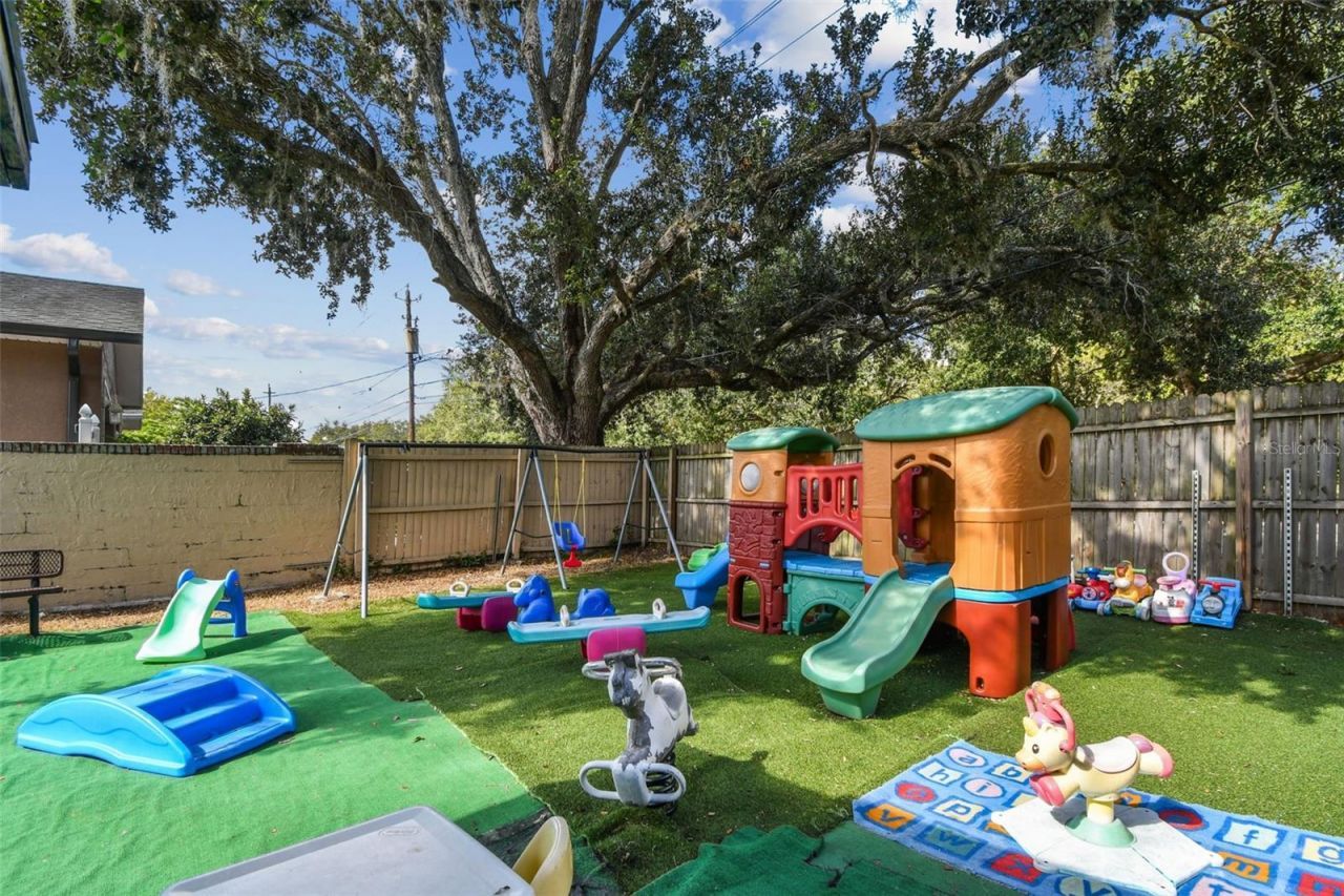 9912 N Myrtle Street, Tampa, FL 33617 Photo