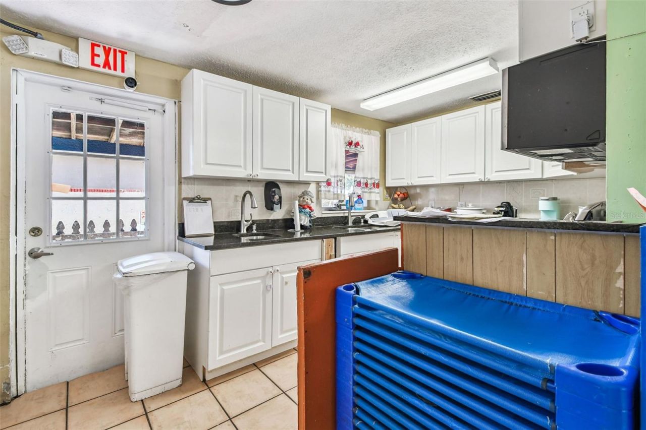 9912 N Myrtle Street, Tampa, FL 33617 Photo