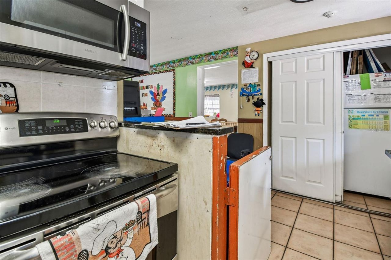 9912 N Myrtle Street, Tampa, FL 33617 Photo