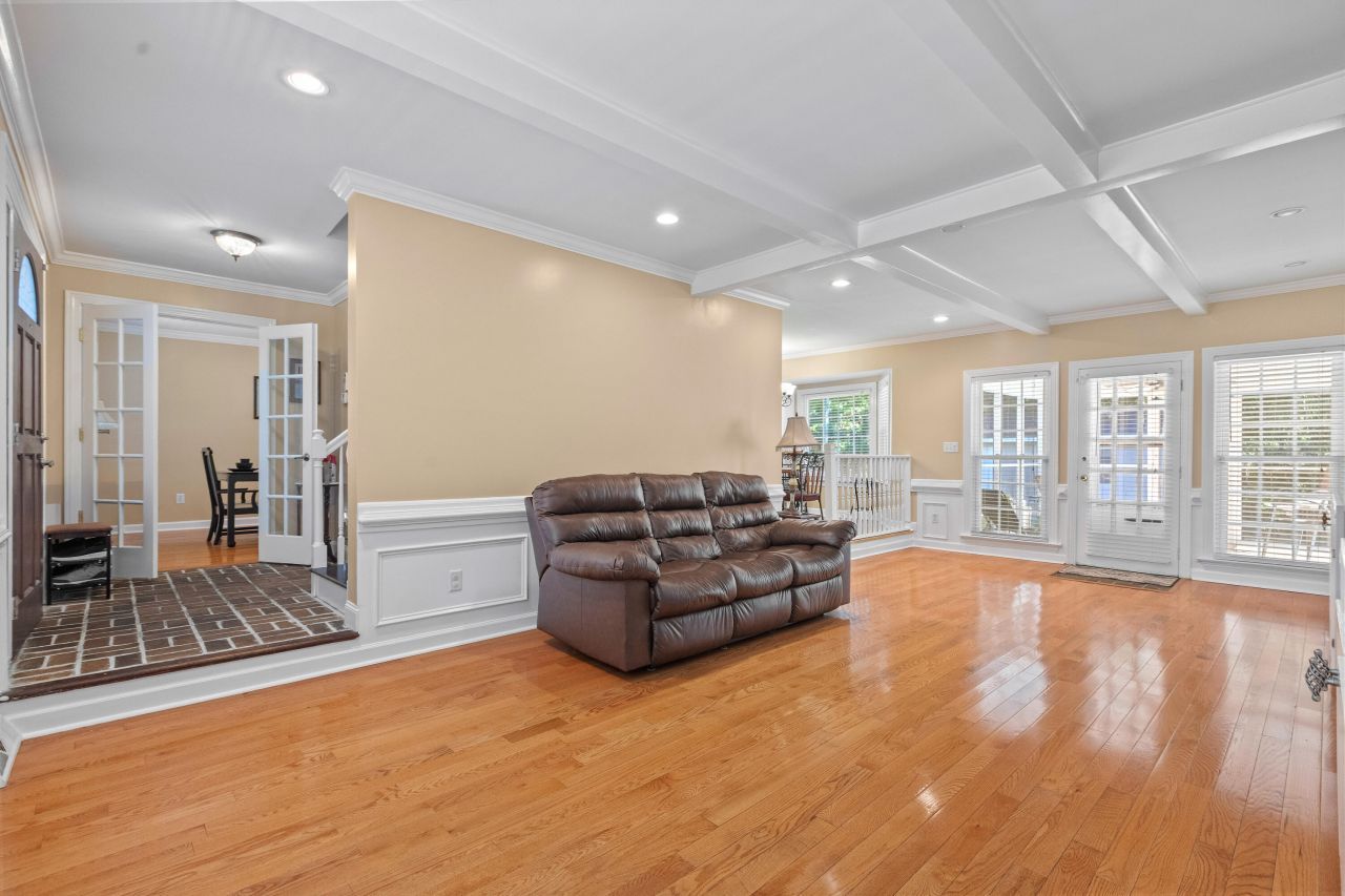 946 Melrose Drive Drive Photo 12