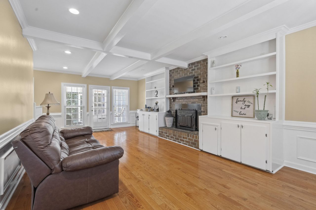 946 Melrose Drive Drive Photo 14