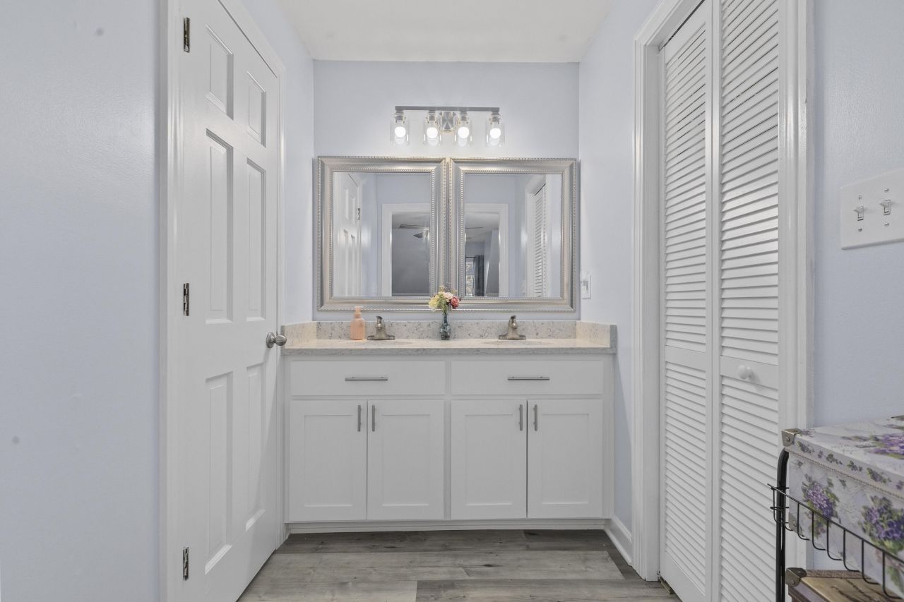 946 Melrose Drive Drive Photo 22