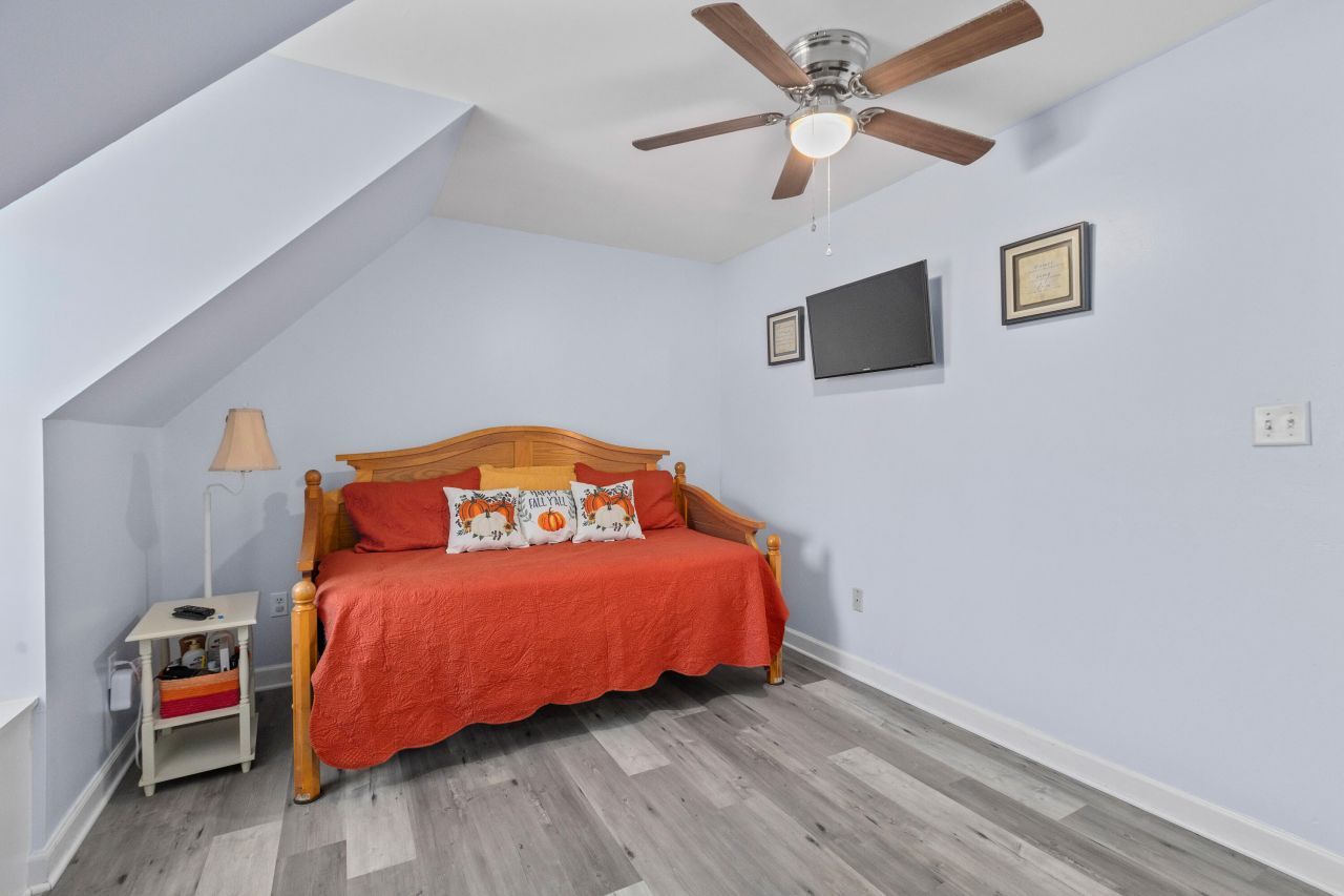 946 Melrose Drive Drive Photo 24