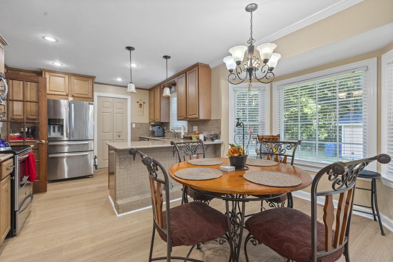 946 Melrose Drive Drive Photo 5