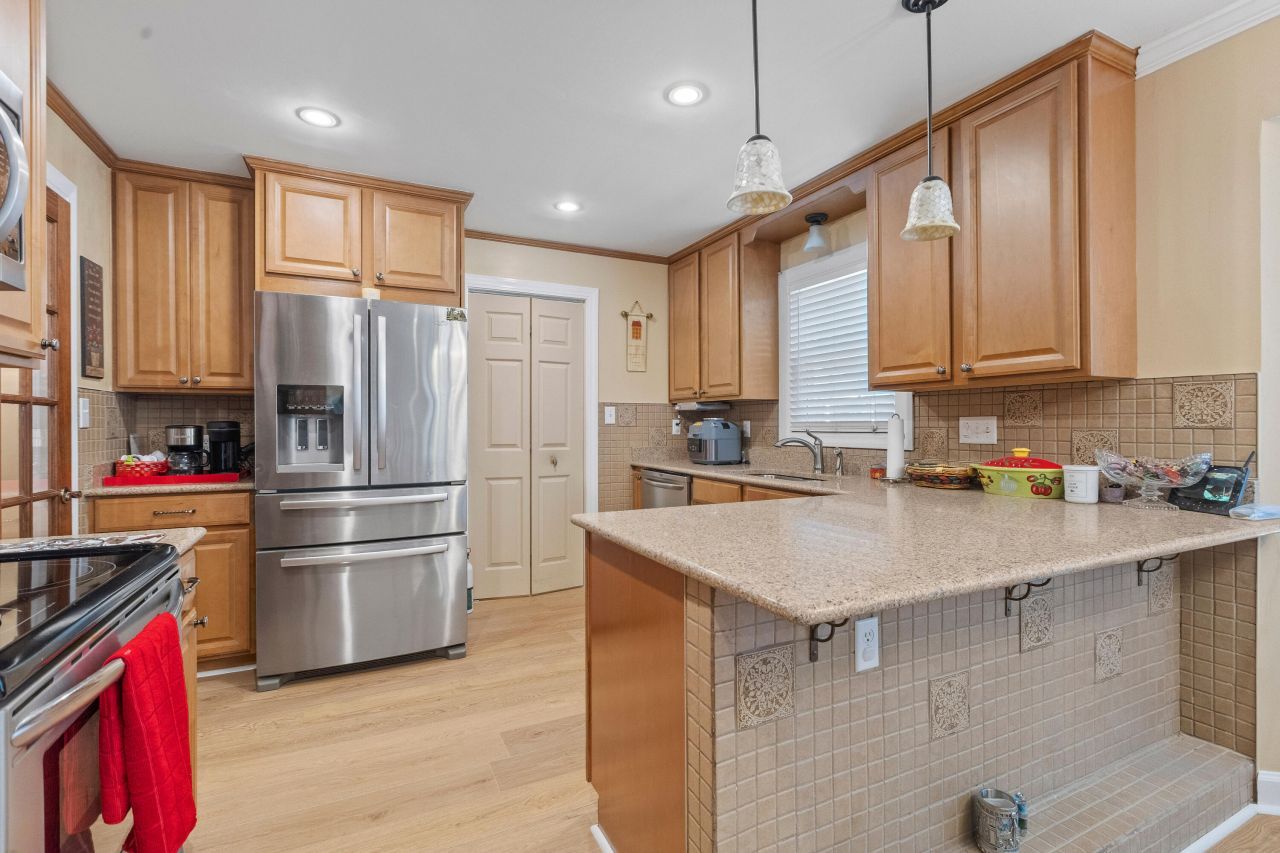 946 Melrose Drive Drive Photo 7