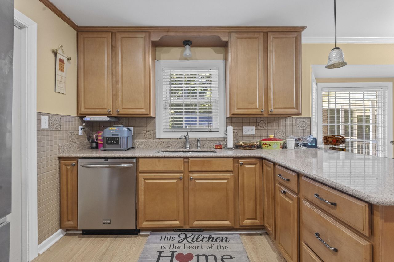 946 Melrose Drive Drive Photo 9