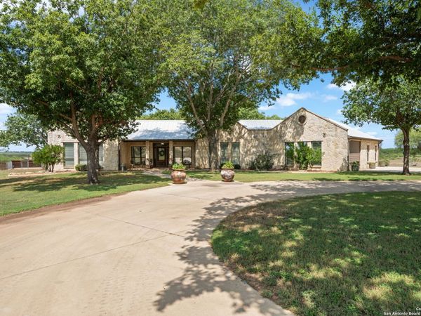 2220 FM 1343, Devine, TX 78016