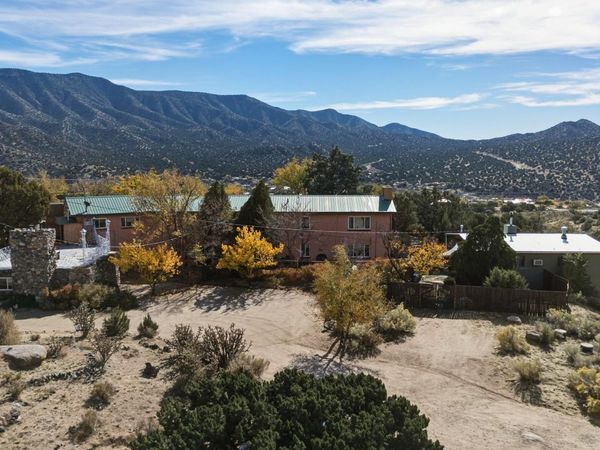 24 Matisse Road NE, Albuquerque, NM 87123