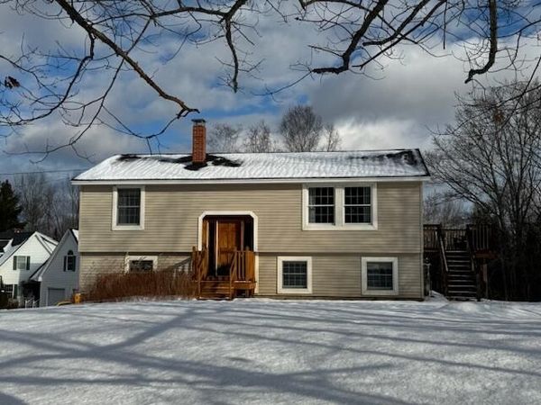 31 Hillcrest Drive, Hermon, ME 04401