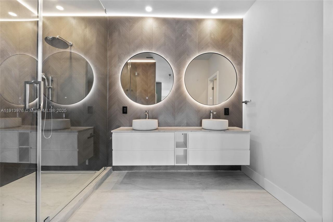 550 S Shore Dr, Miami Beach, FL 33141 Photo