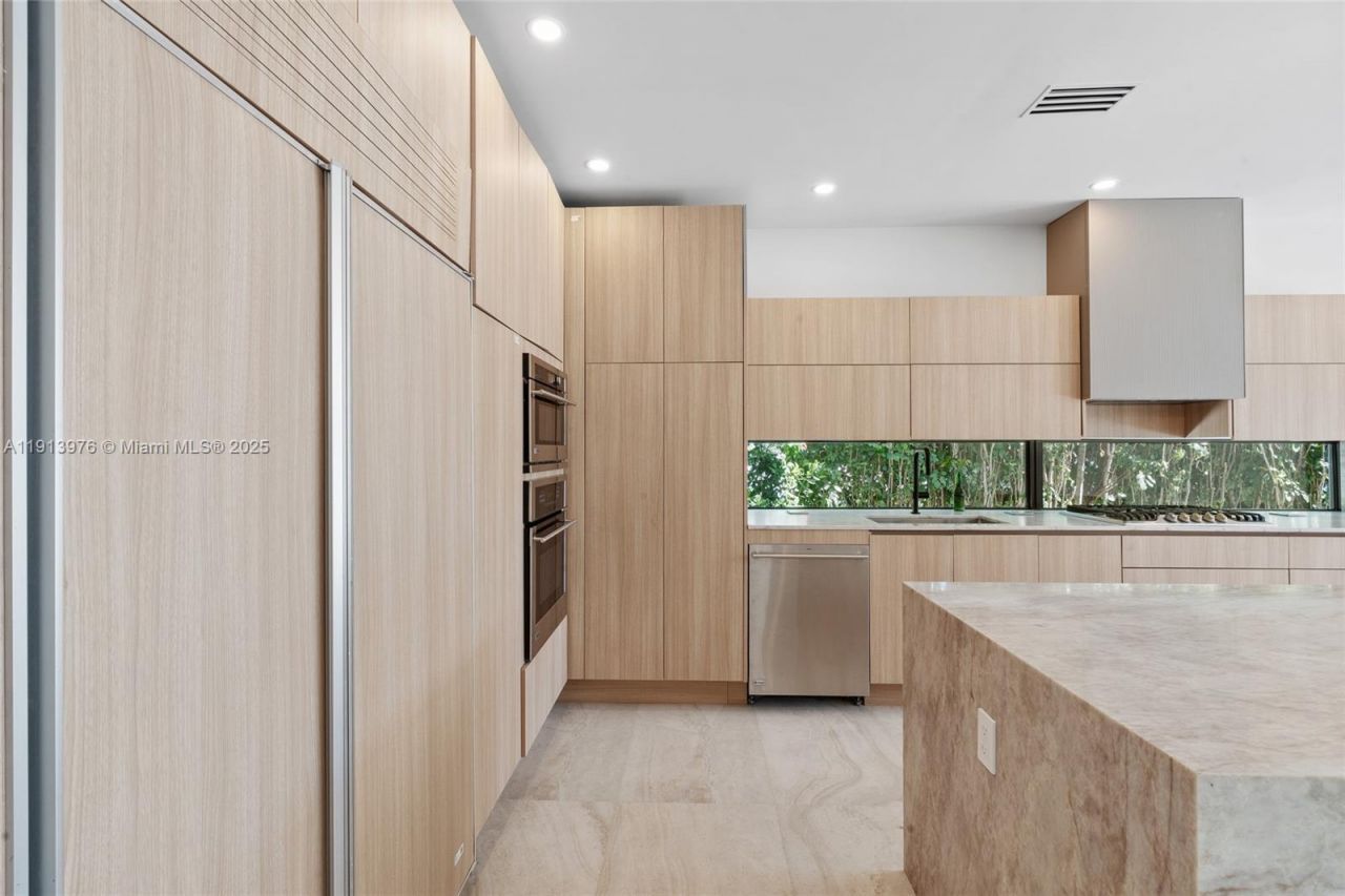 550 S Shore Dr, Miami Beach, FL 33141 Photo