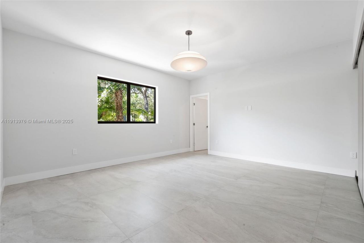 550 S Shore Dr, Miami Beach, FL 33141 Photo