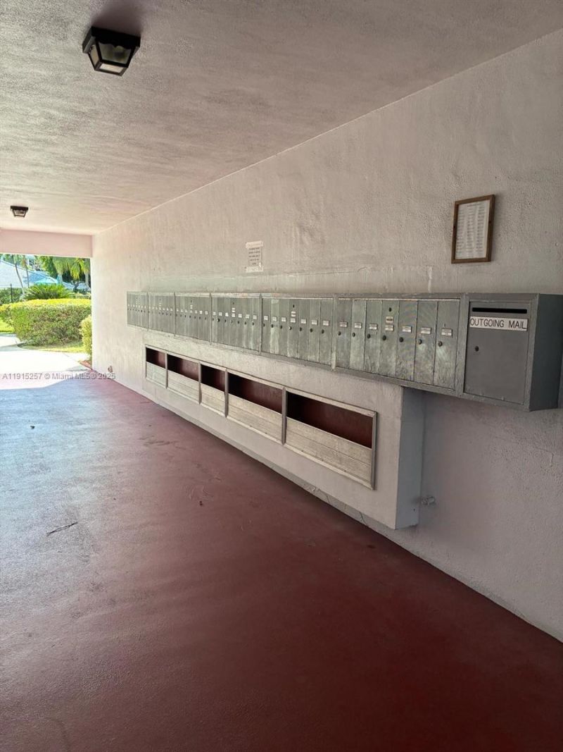 2050 NE 39th St, Unit 311, Lighthouse Point, FL 33064 Photo