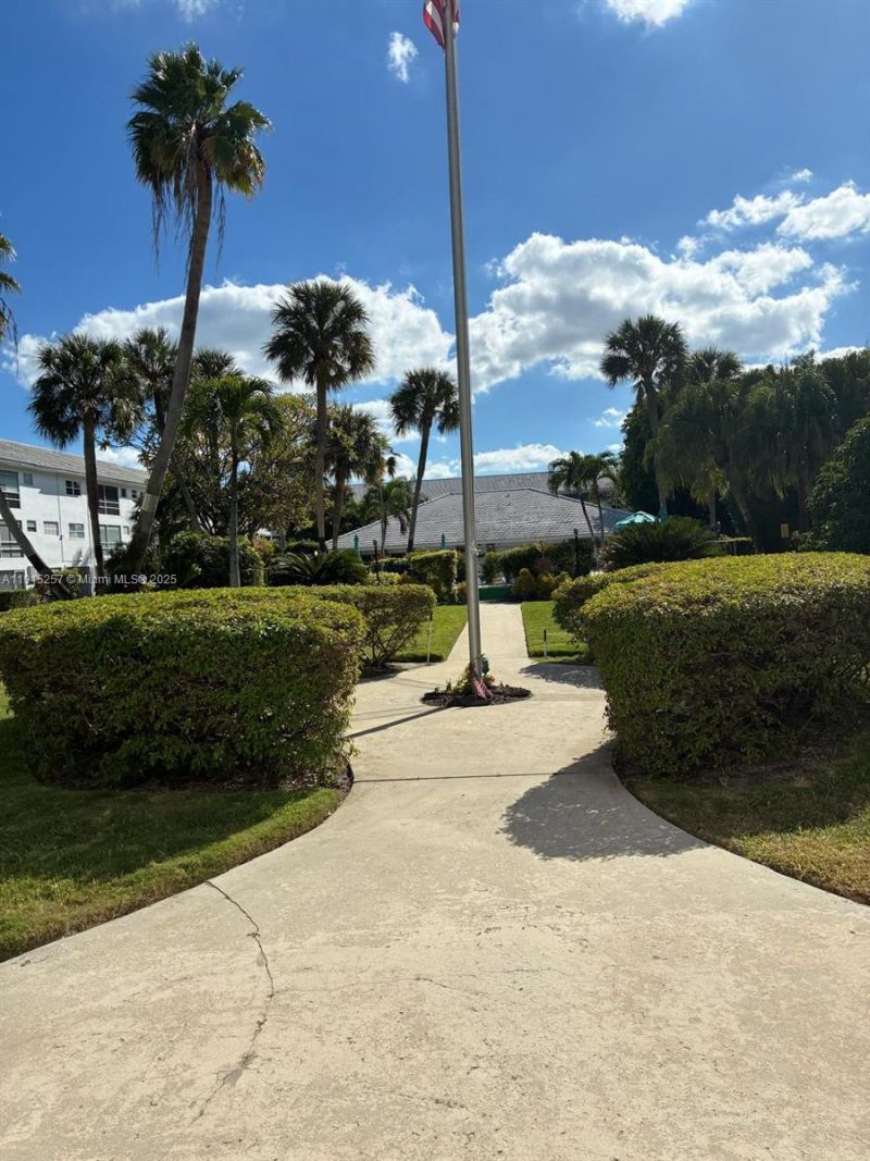 2050 NE 39th St, Unit 311, Lighthouse Point, FL 33064 Photo